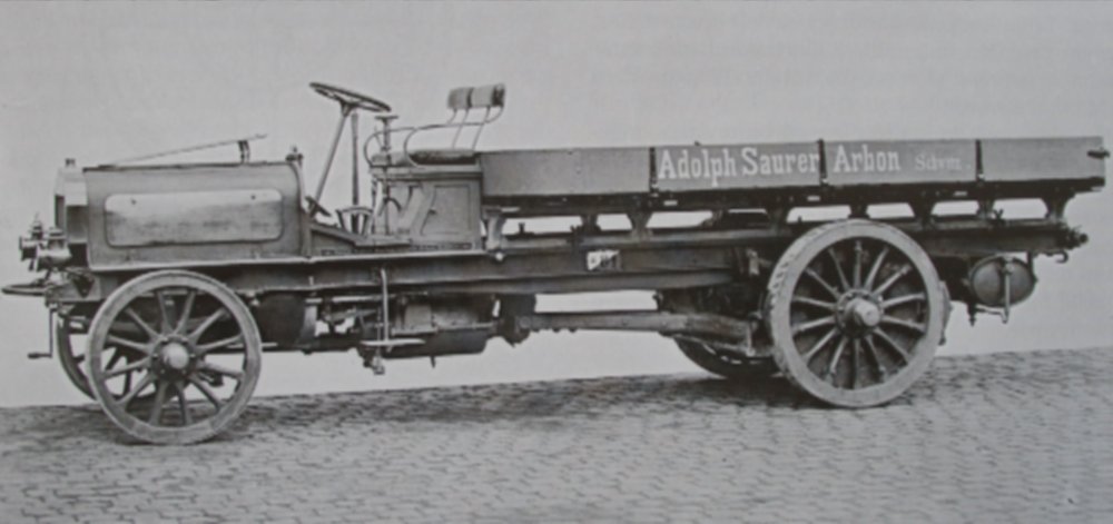 1903 verliess der komplet von Saurer gebaute Lastwagen das Arboner Werk